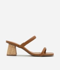 Sandália de Tiras com Salto Bloco e Efeito Ráfia