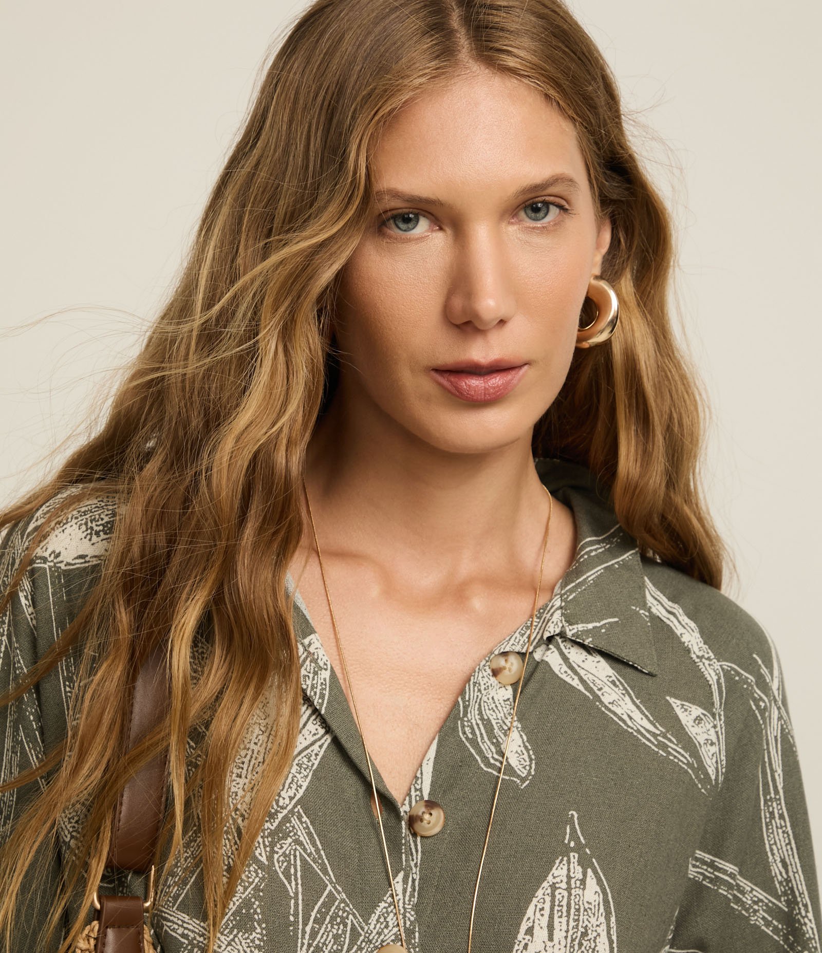 Vestido Chemise em Viscolinho com Manga 7/8 e Estampa Folhagem Verde 4