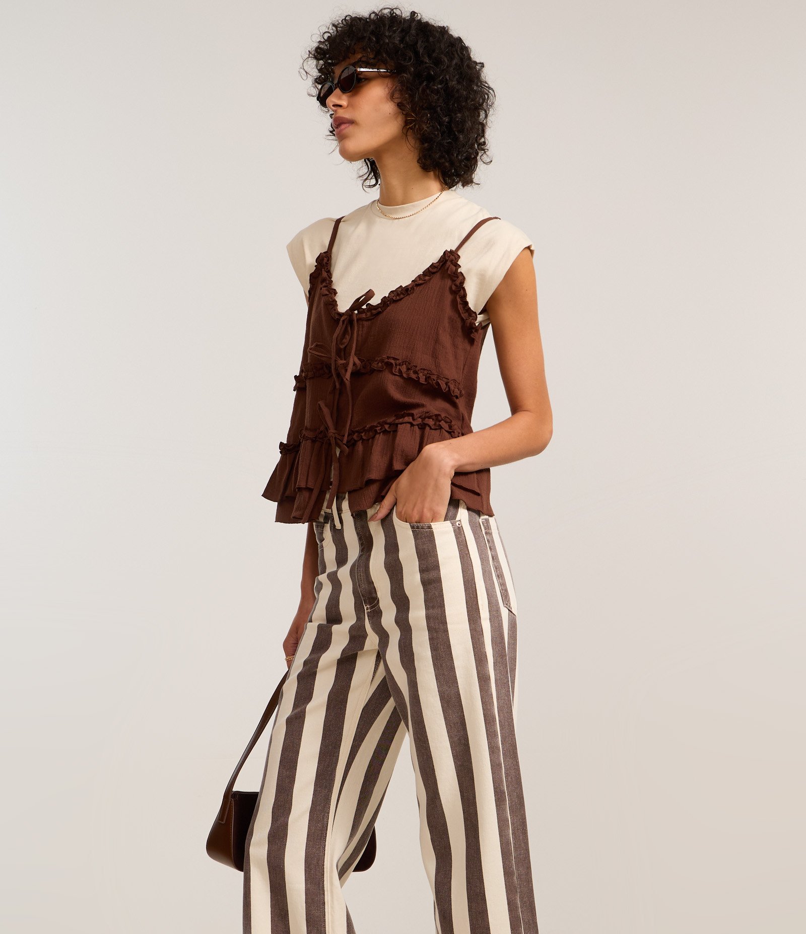 Calça Reta Cropped em Sarja Listrada Bicolor 2