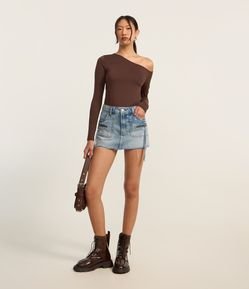 Saia Curta em Jeans com Bolso Carpinteiro