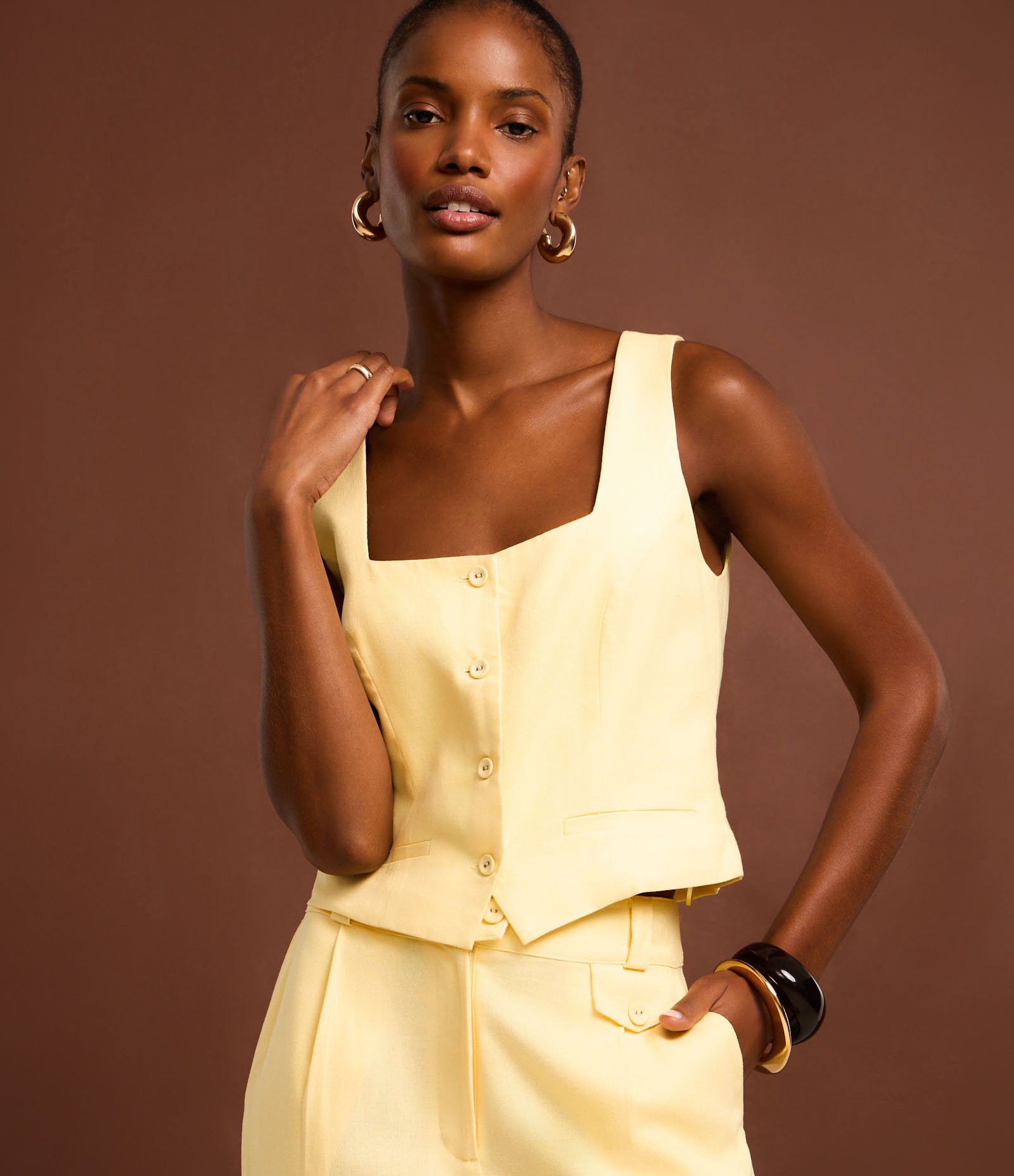 Blusa em Viscolinho com Decote Quadrado e Alça Larga Amarelo 6