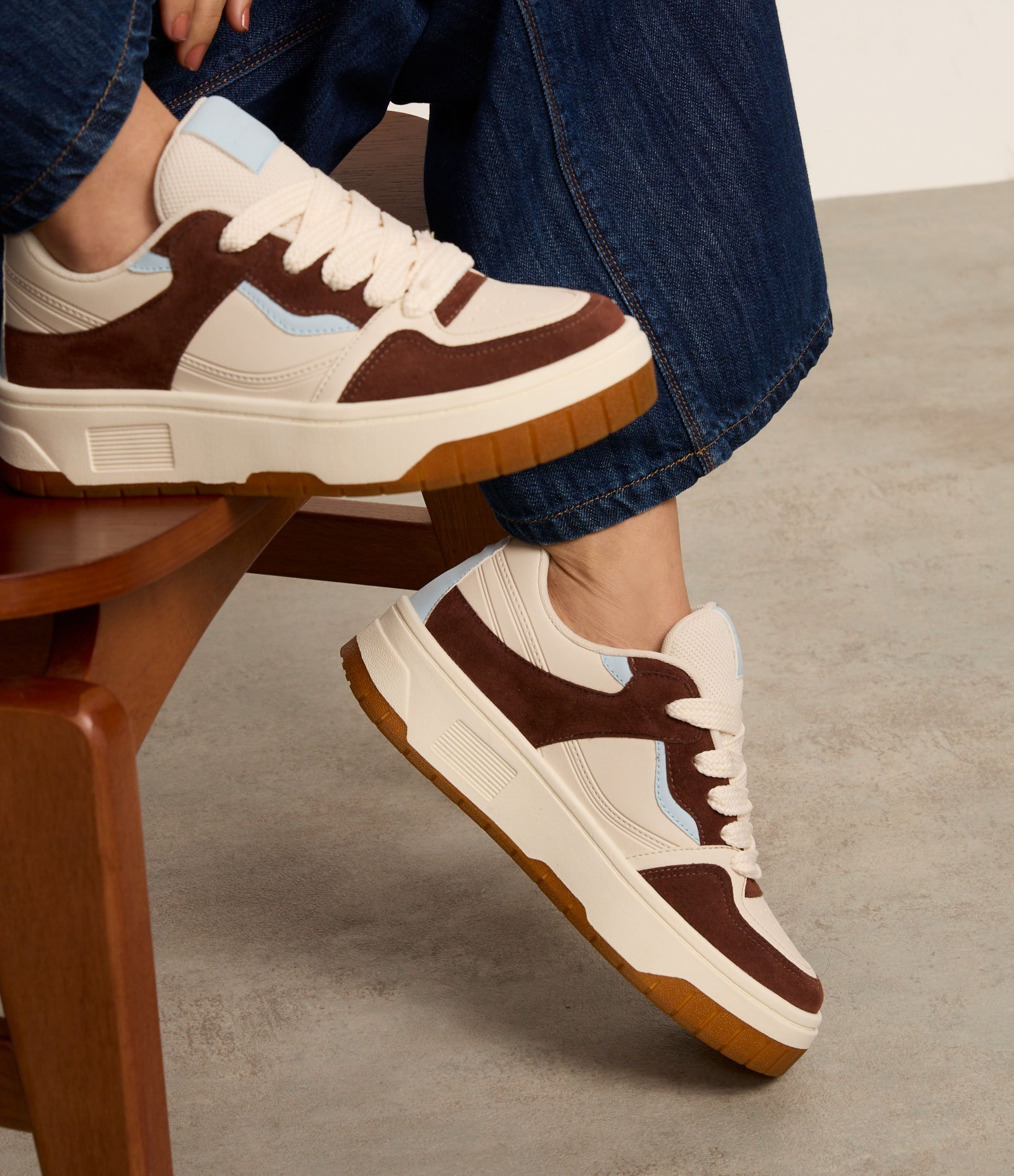 Tênis Cano Baixo com Recortes Bege/Marrom/Azul 7