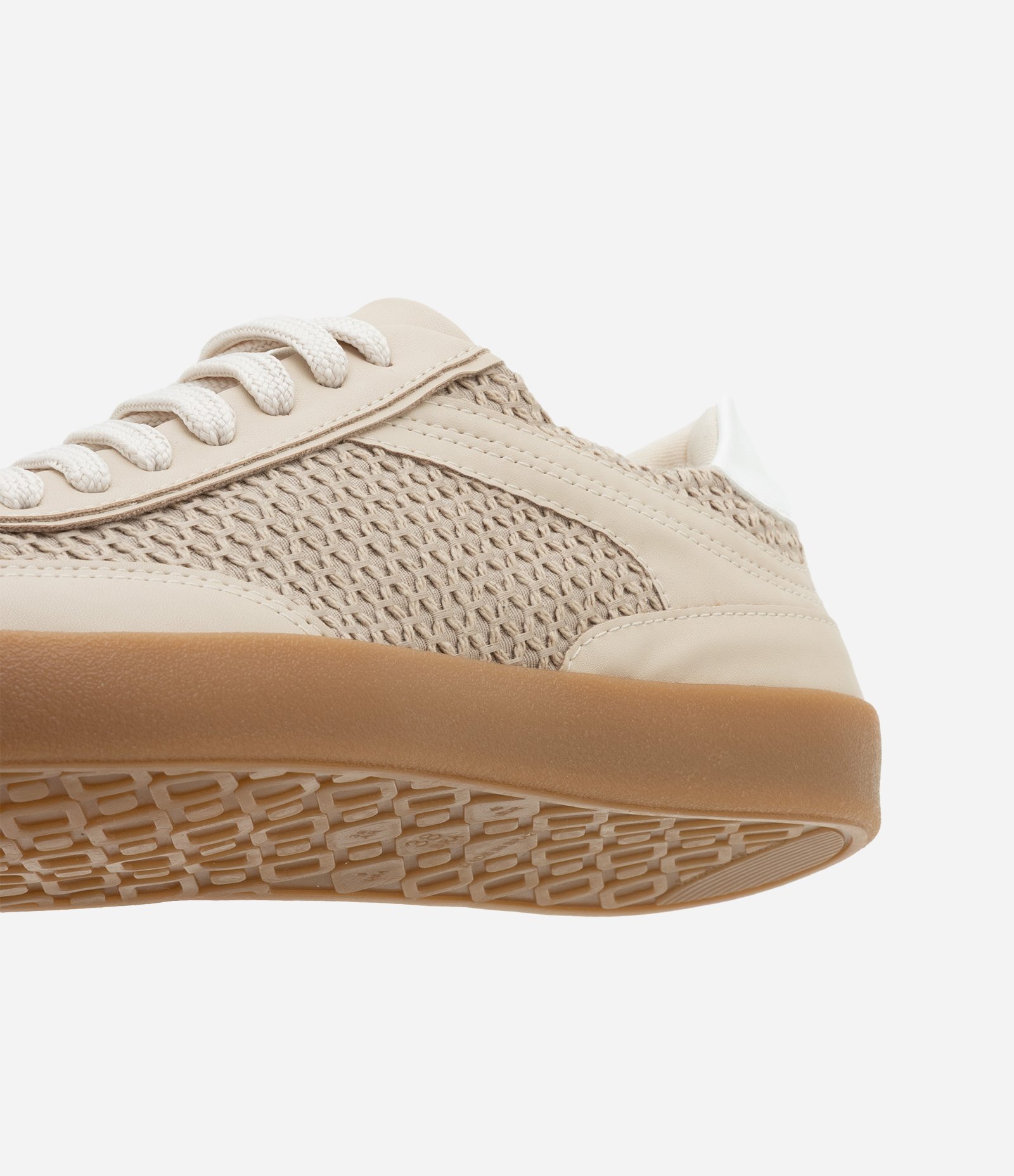 Tênis Chuteira com Telinha e Recortes Bege 3