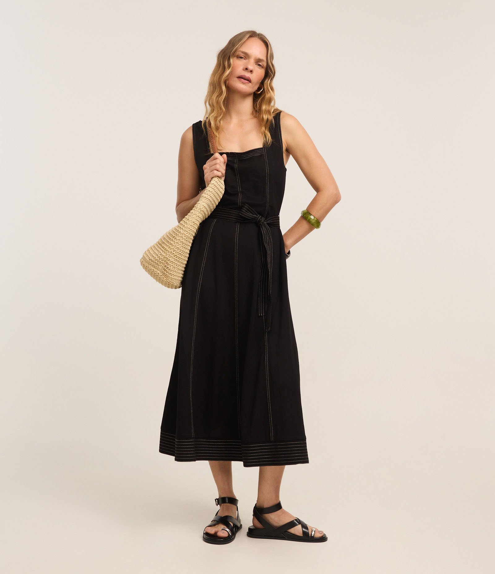 Vestido Evasê Longo em Orly com Costura Aparente Preto 2