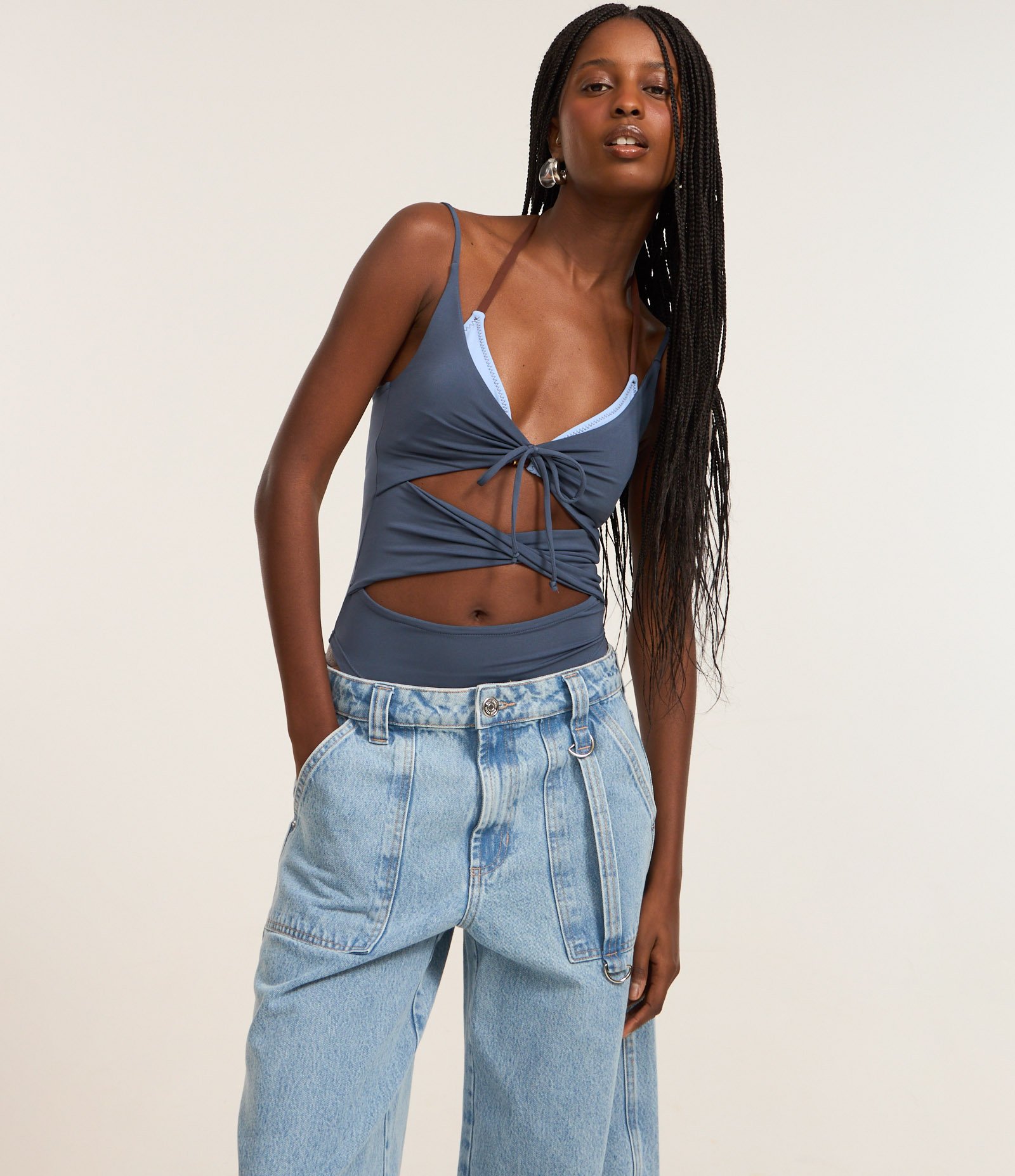 Calça Loose Cintura Baixa em Jeans com Bolso Carpinteiro Azul 2