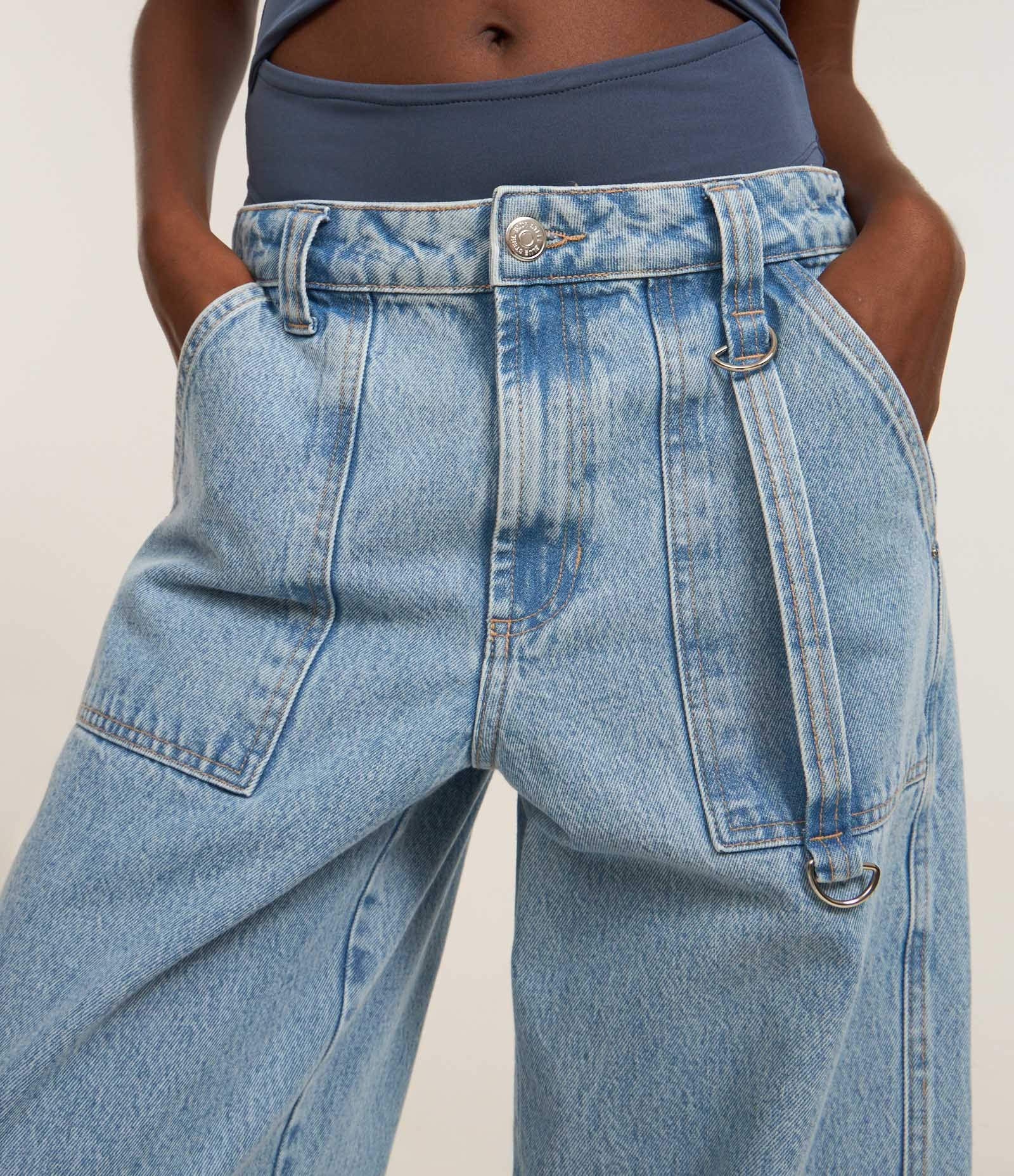 Calça Loose Cintura Baixa em Jeans com Bolso Carpinteiro Azul 4