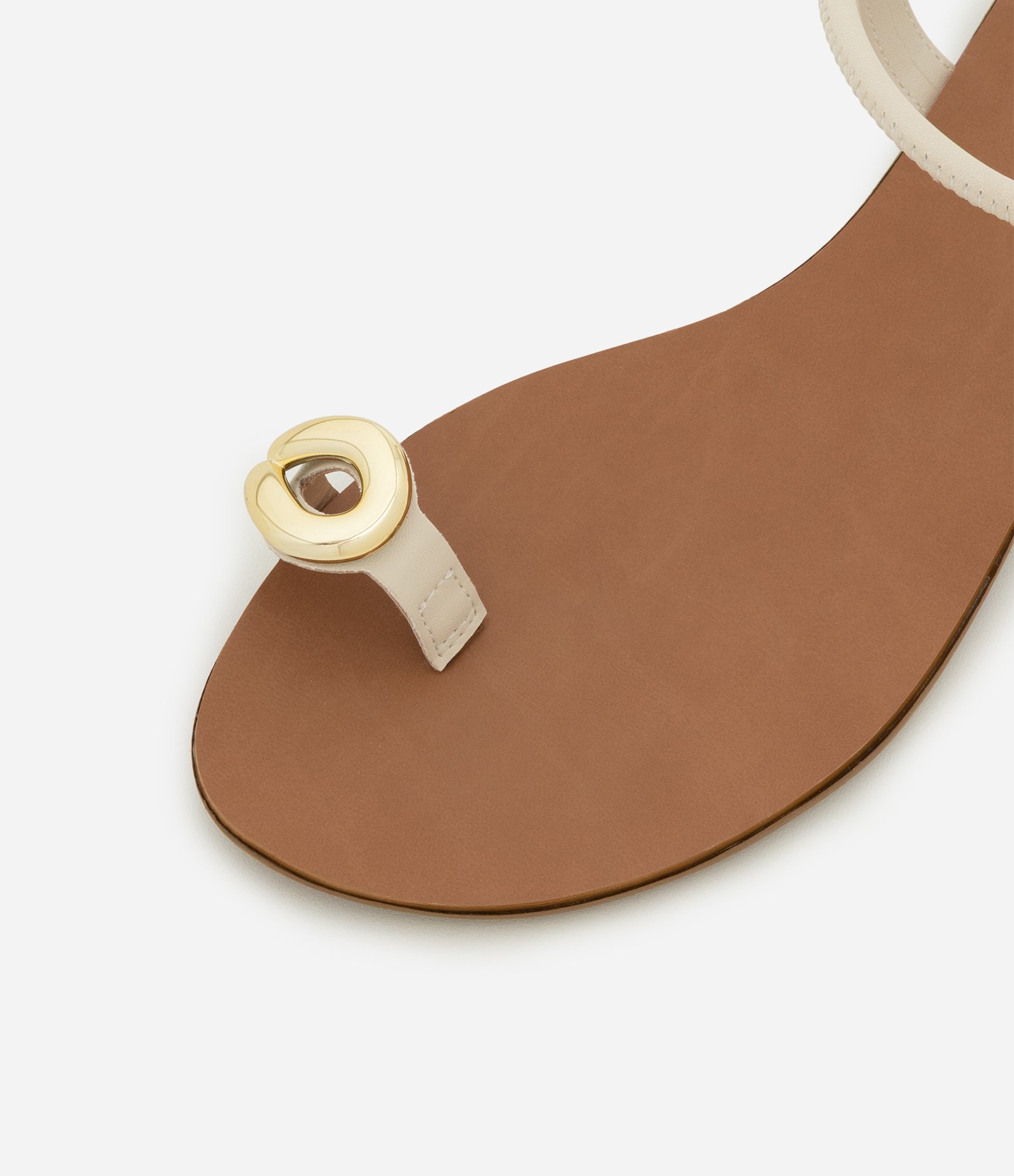 Sandália Rasteira com Dedeira e Detalhe Bold Marrom/Off White 3