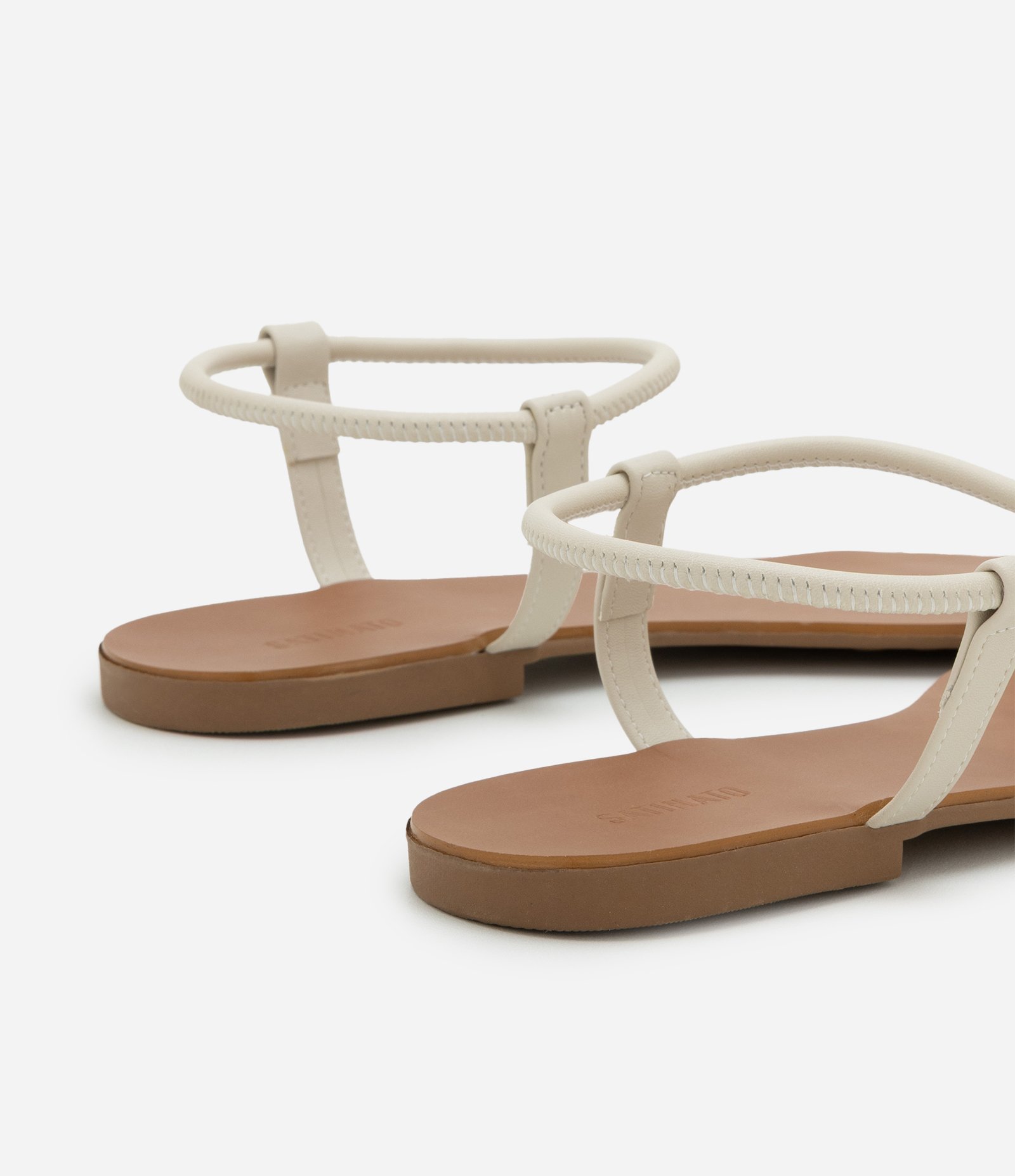 Sandália Rasteira com Dedeira e Detalhe Bold Marrom/Off White 4