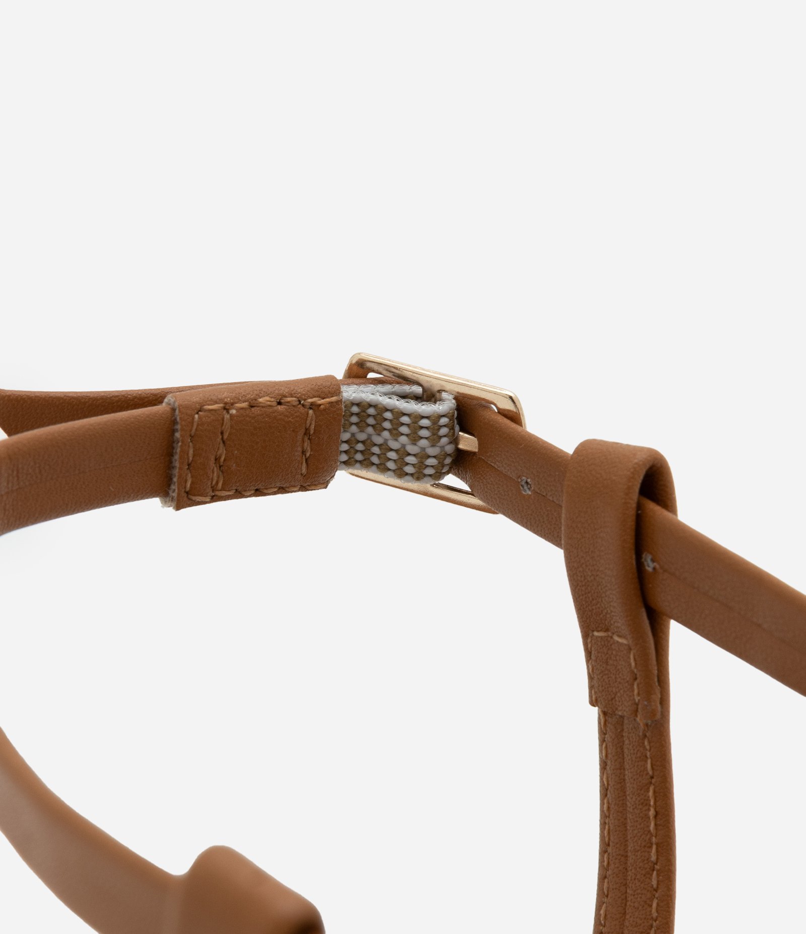 Sandália Rasteira com Tiras Finas e Detalhe Bold Marrom 4