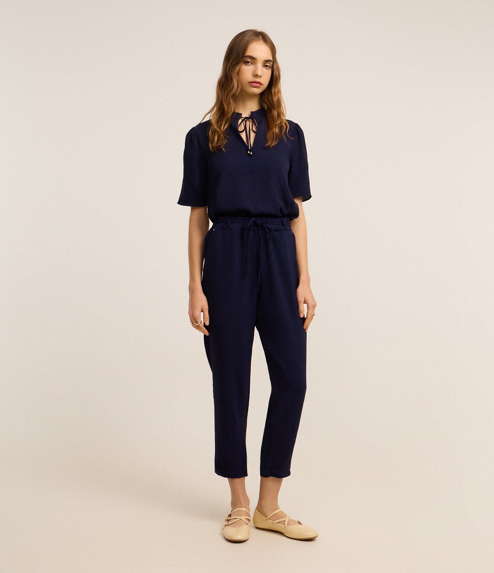 Blusa Texturizada em Crepe com Amarração Azul Marinho 2