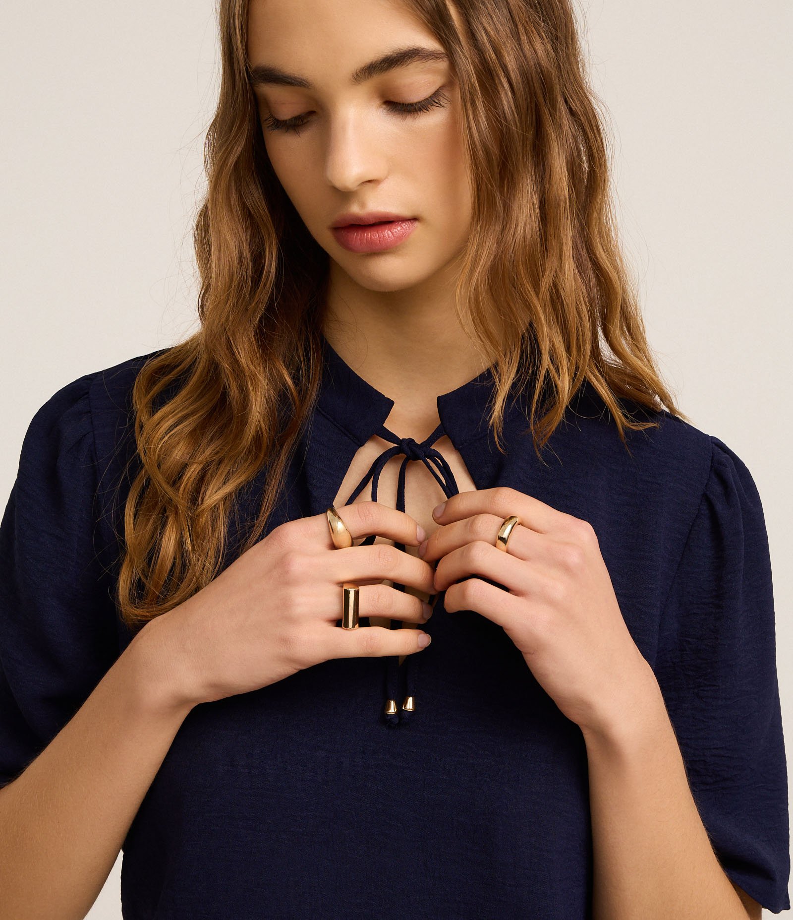 Blusa Texturizada em Crepe com Amarração Azul Marinho 4