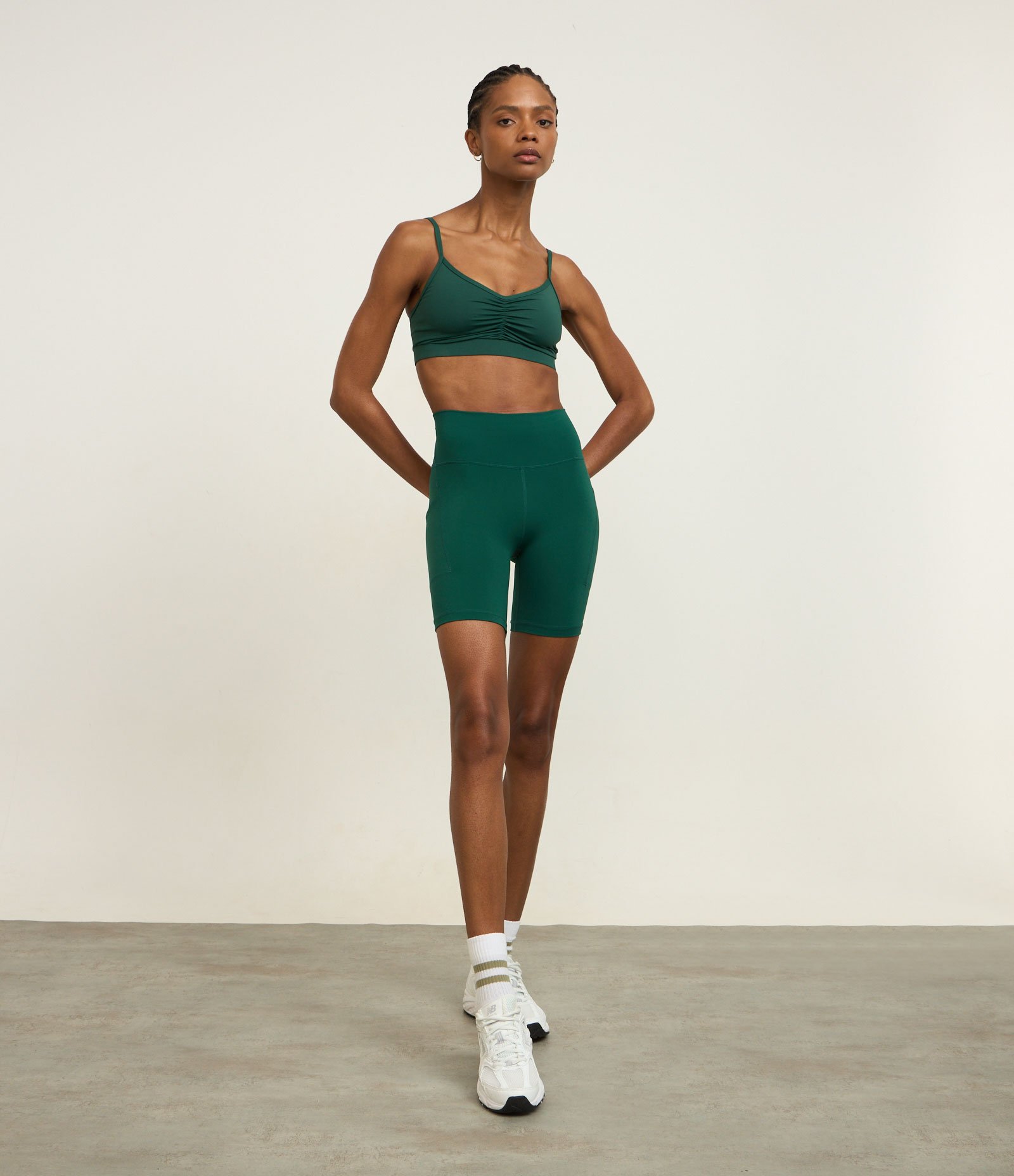 Bermuda Esportiva em Microfibra com Bolso Funcional Verde Escuro 1