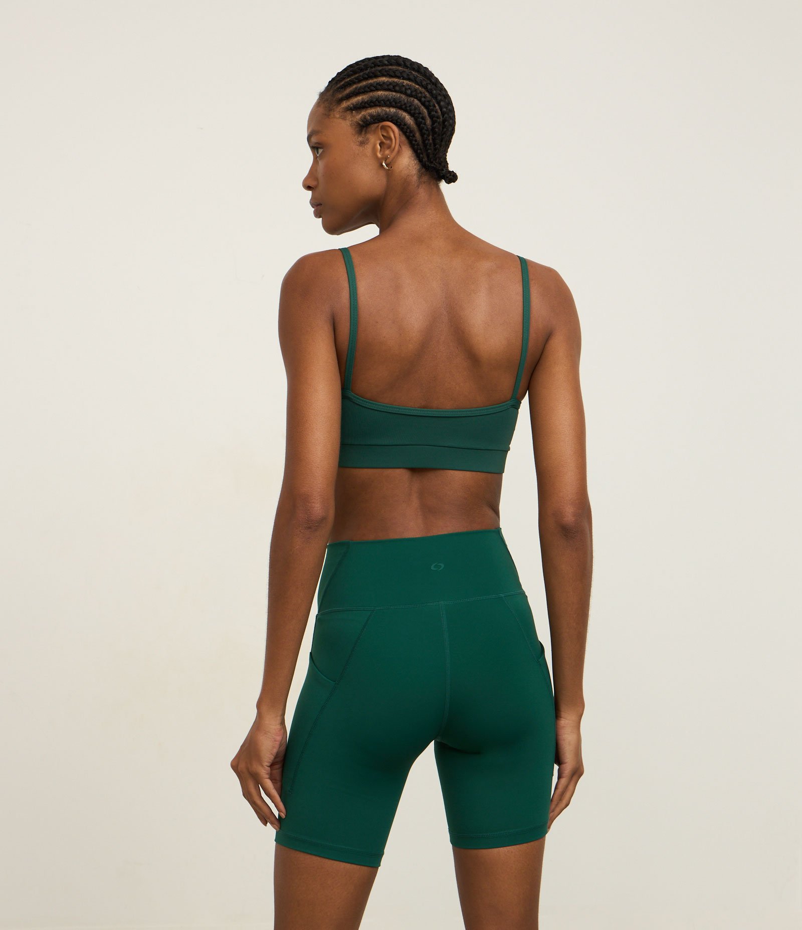 Bermuda Esportiva em Microfibra com Bolso Funcional Verde Escuro 4