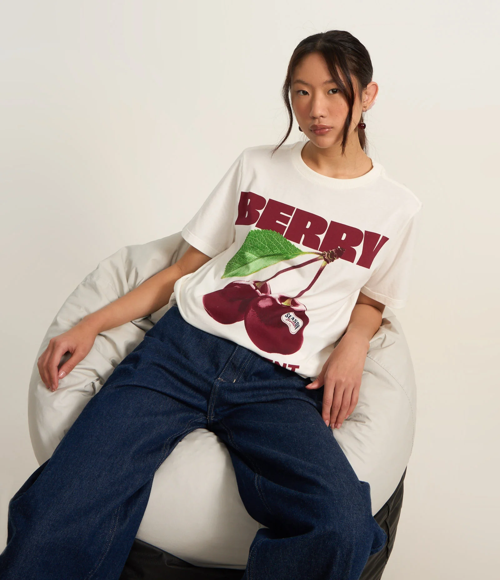 Camiseta Alongada em Algodão com Estampa Berry Suculent Branco 1