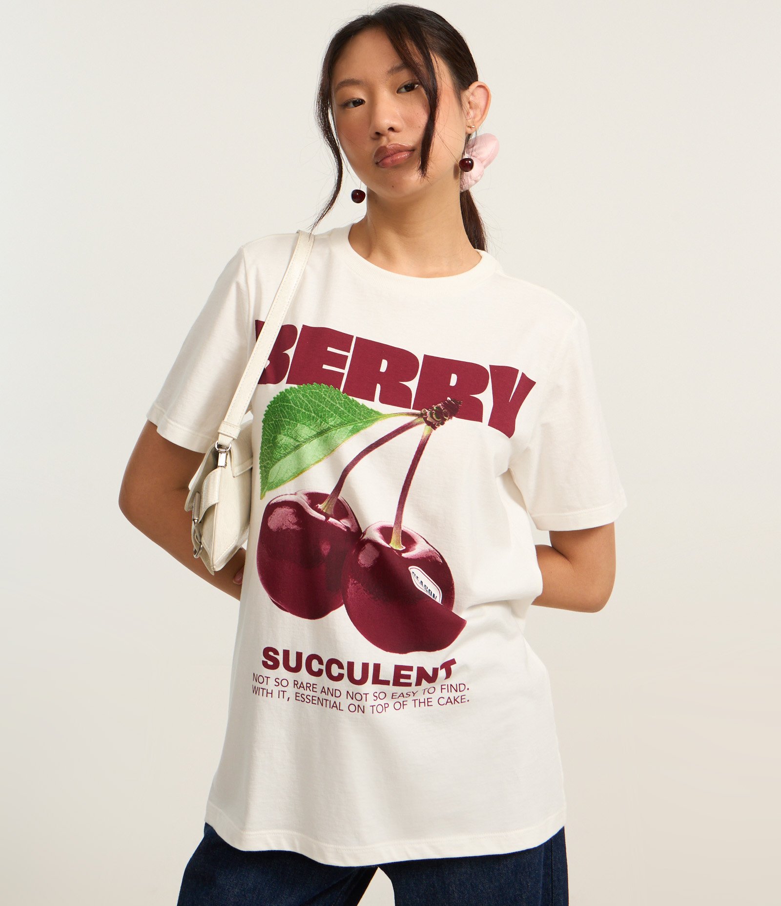 Camiseta Alongada em Algodão com Estampa Berry Suculent Branco 3