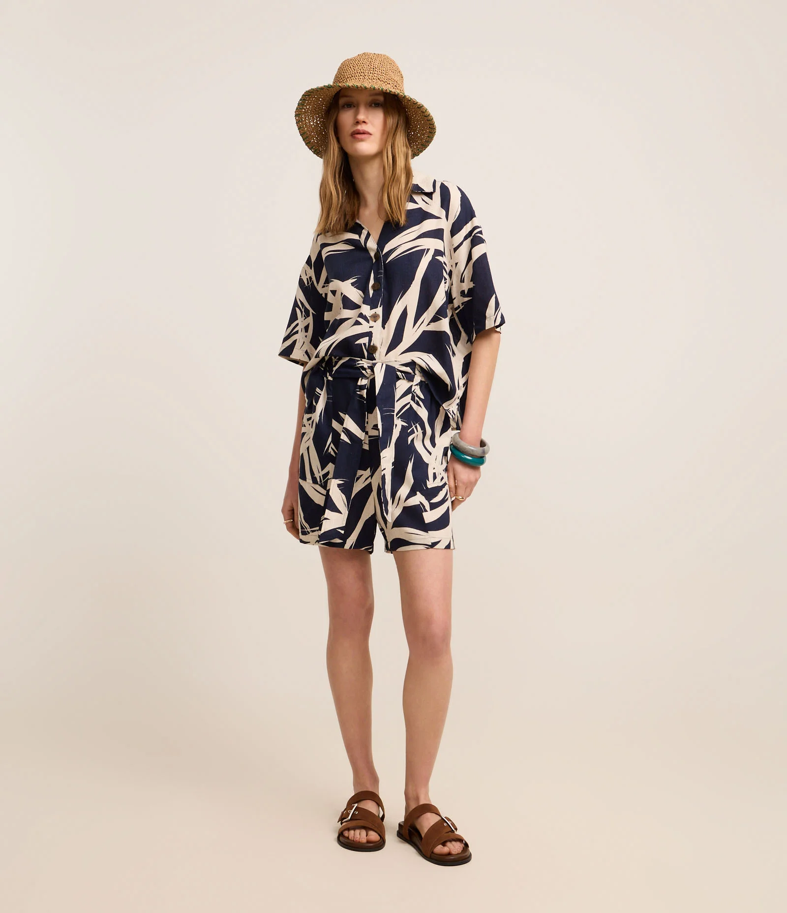 Short Runner em Viscolinho com Amarração e Estampa Folhagem Azul Marinho/Off White 1