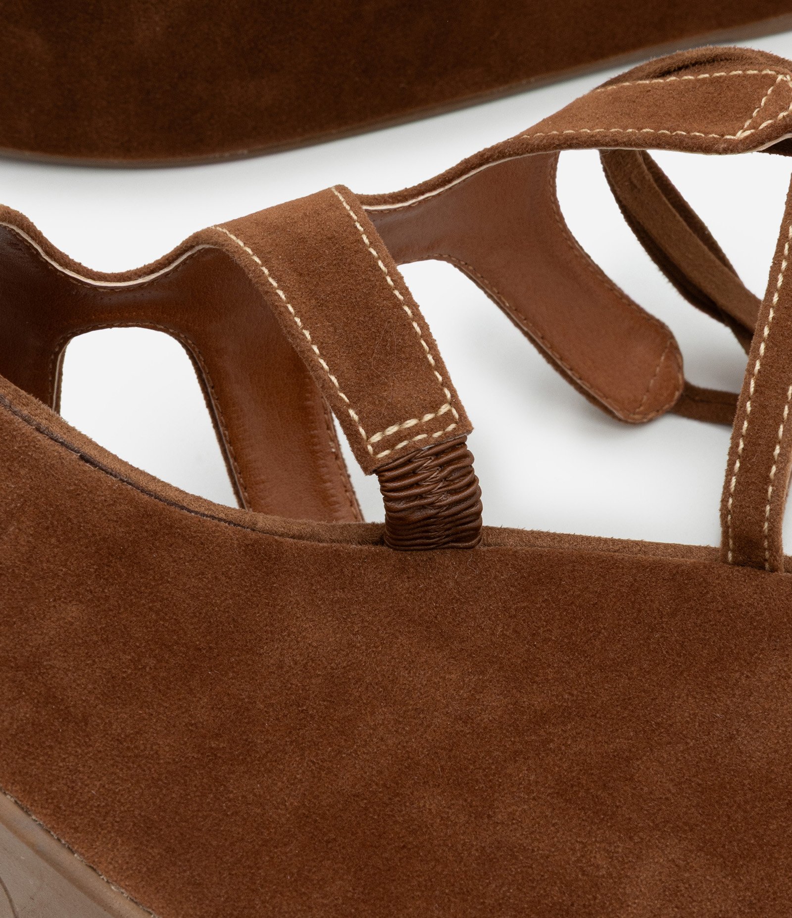 Sandália Flatform com Efeito Camurça e Amarração Marrom 3