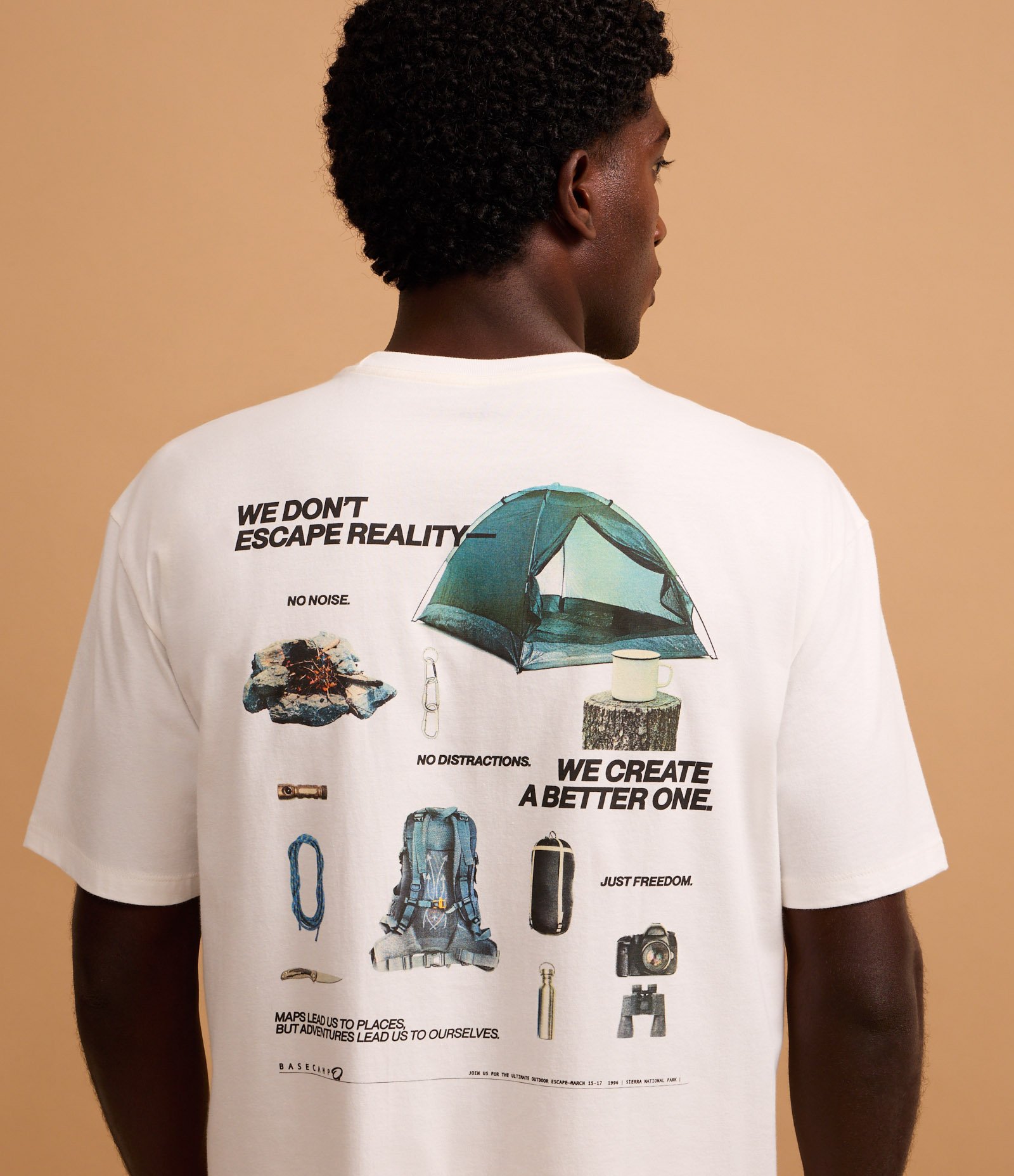 Camiseta Relaxed em Algodão com Estampa Ícones de Acampar "We Don't Escape Reality " Branco 2