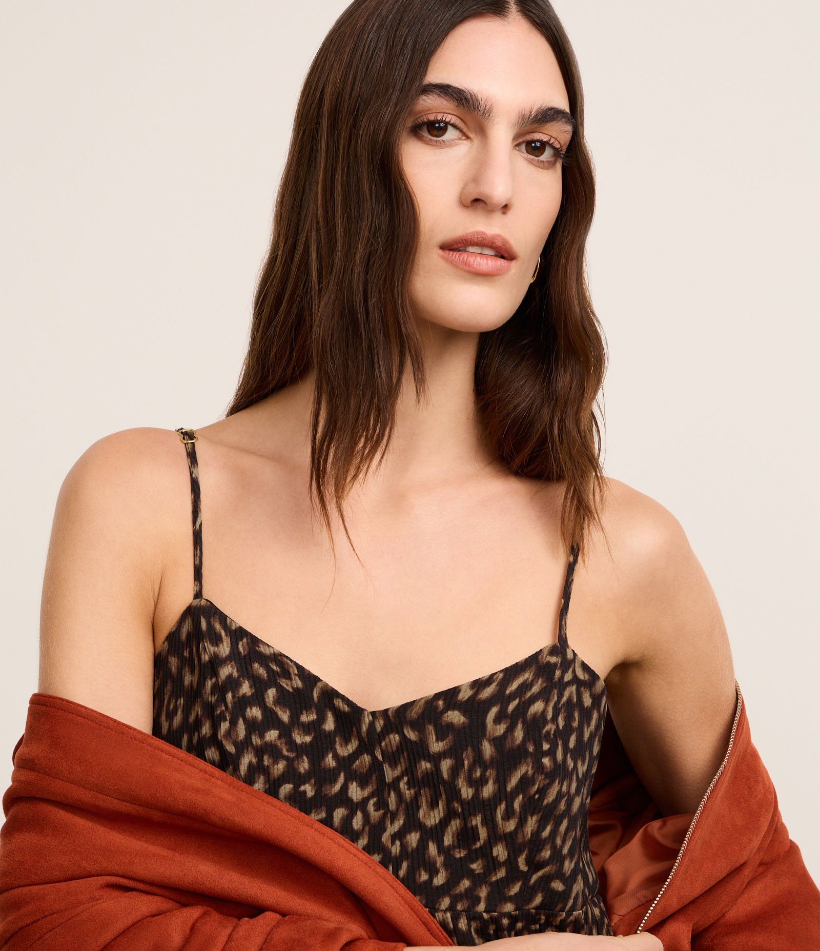 Vestido Boho Evasê Longo em Viscose com Estampa Onça Preto 4