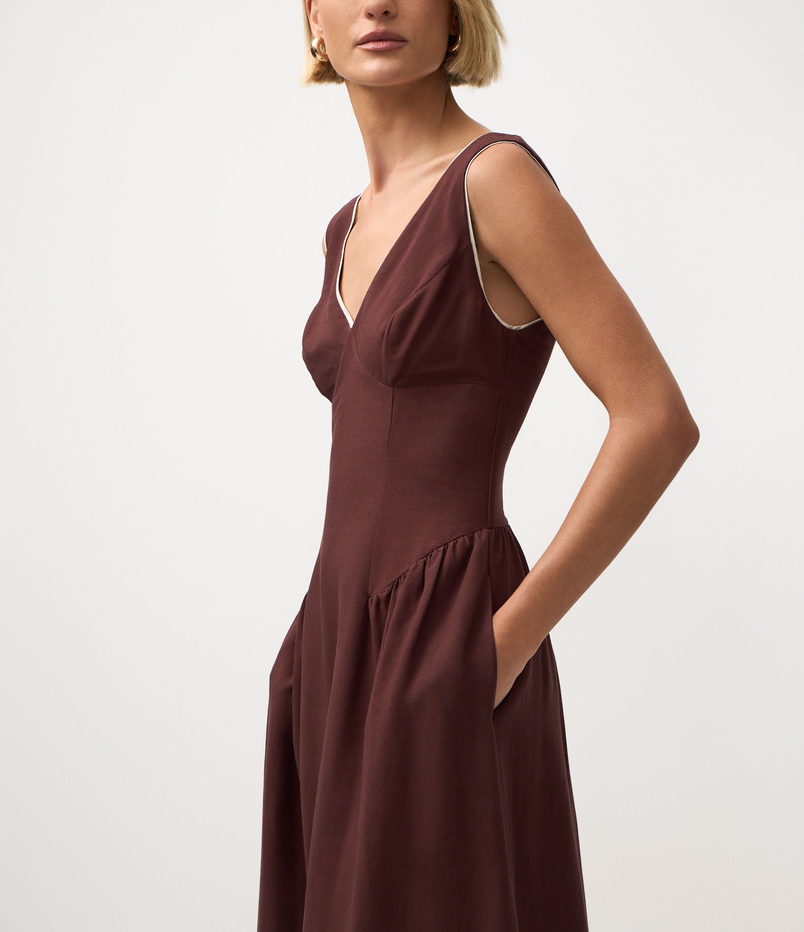Vestido Evasê Midi com Viés Contrastantes Marrom 4