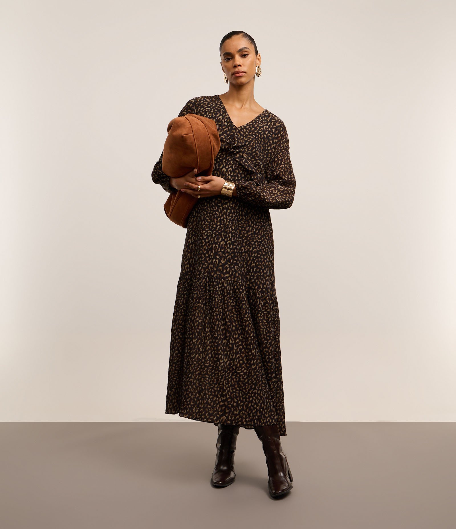 Vestido Boho Longo em Viscose com Estampa Onça Preto 1