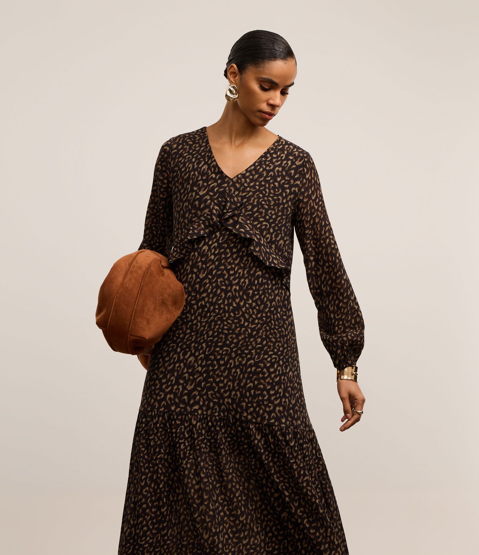 Vestido Boho Longo em Viscose com Estampa Onça Preto 2