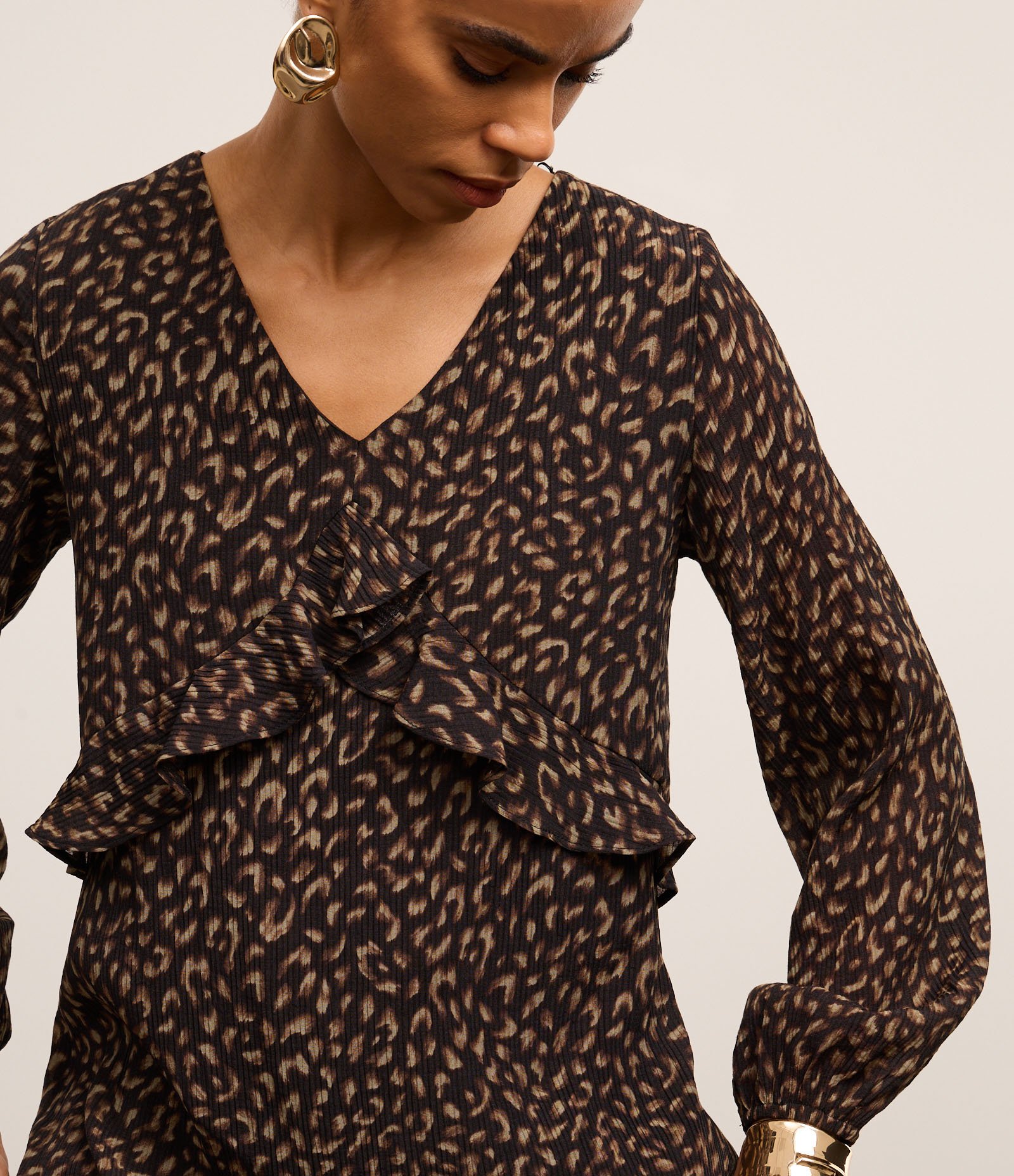 Vestido Boho Longo em Viscose com Estampa Onça Preto 3