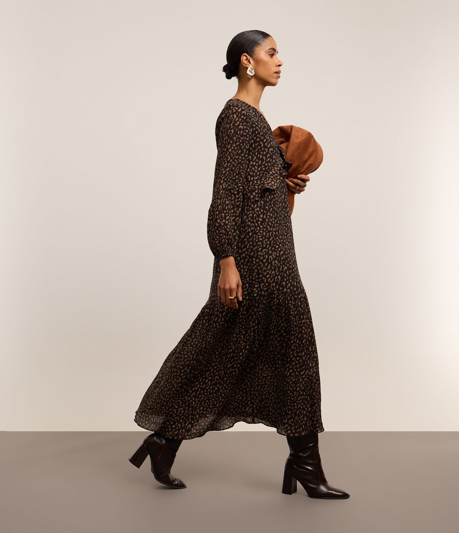 Vestido Boho Longo em Viscose com Estampa Onça Preto 4