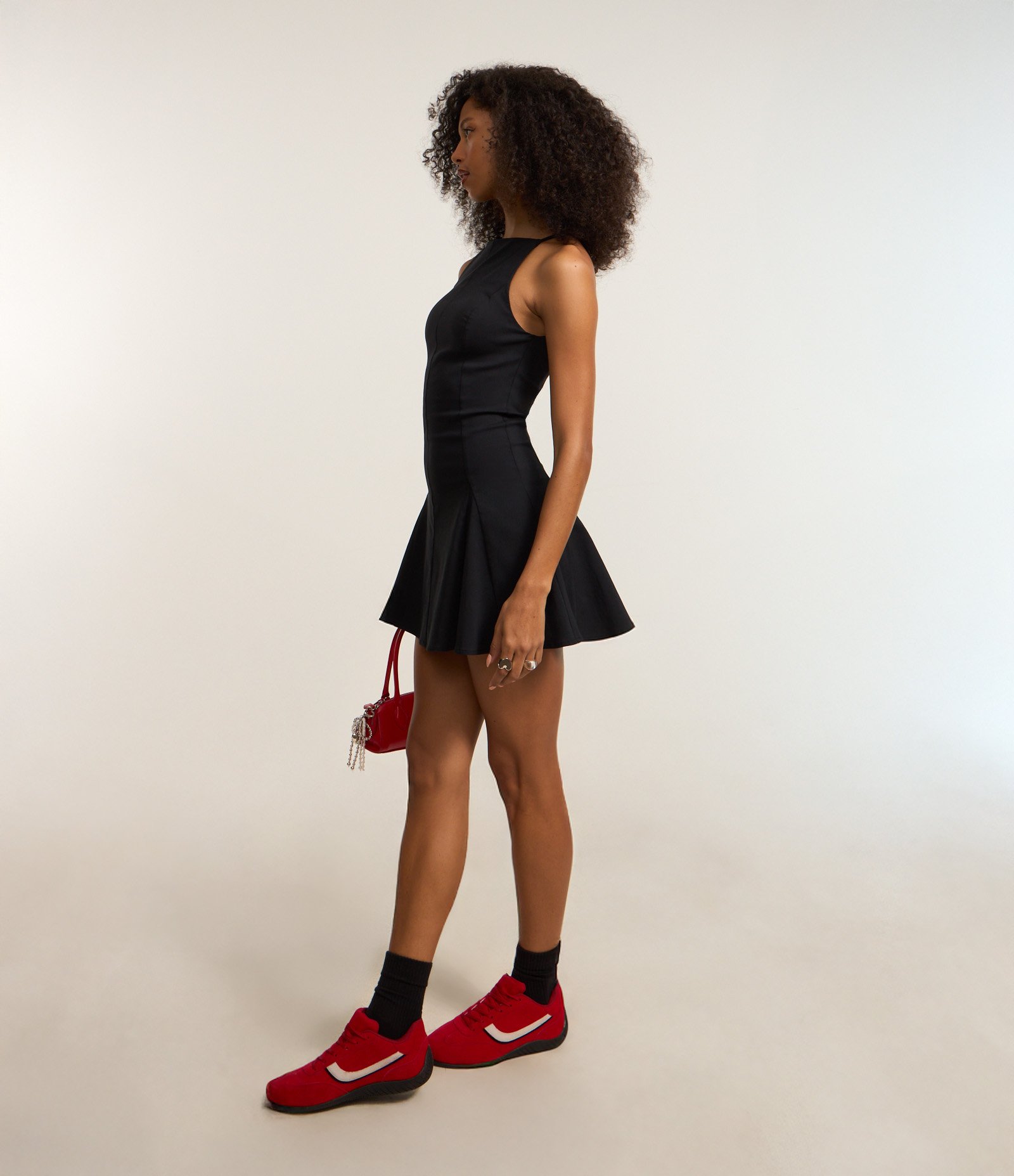 Vestido Curto Godê em Bengaline com Pregas Preto 1