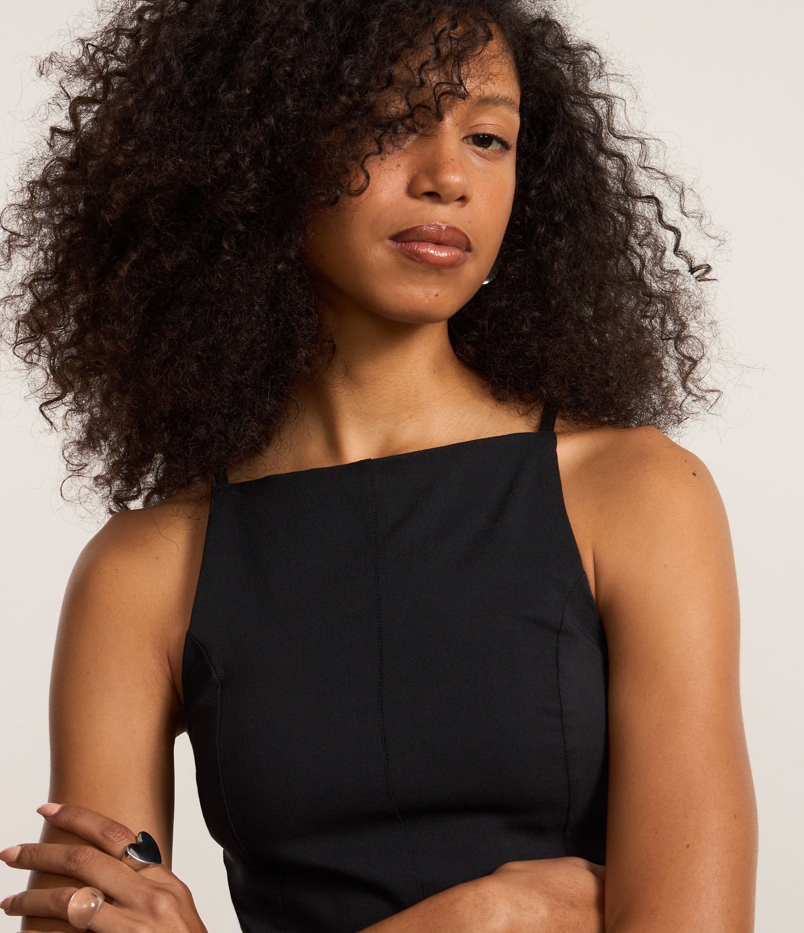 Vestido Curto Godê em Bengaline com Pregas Preto 3