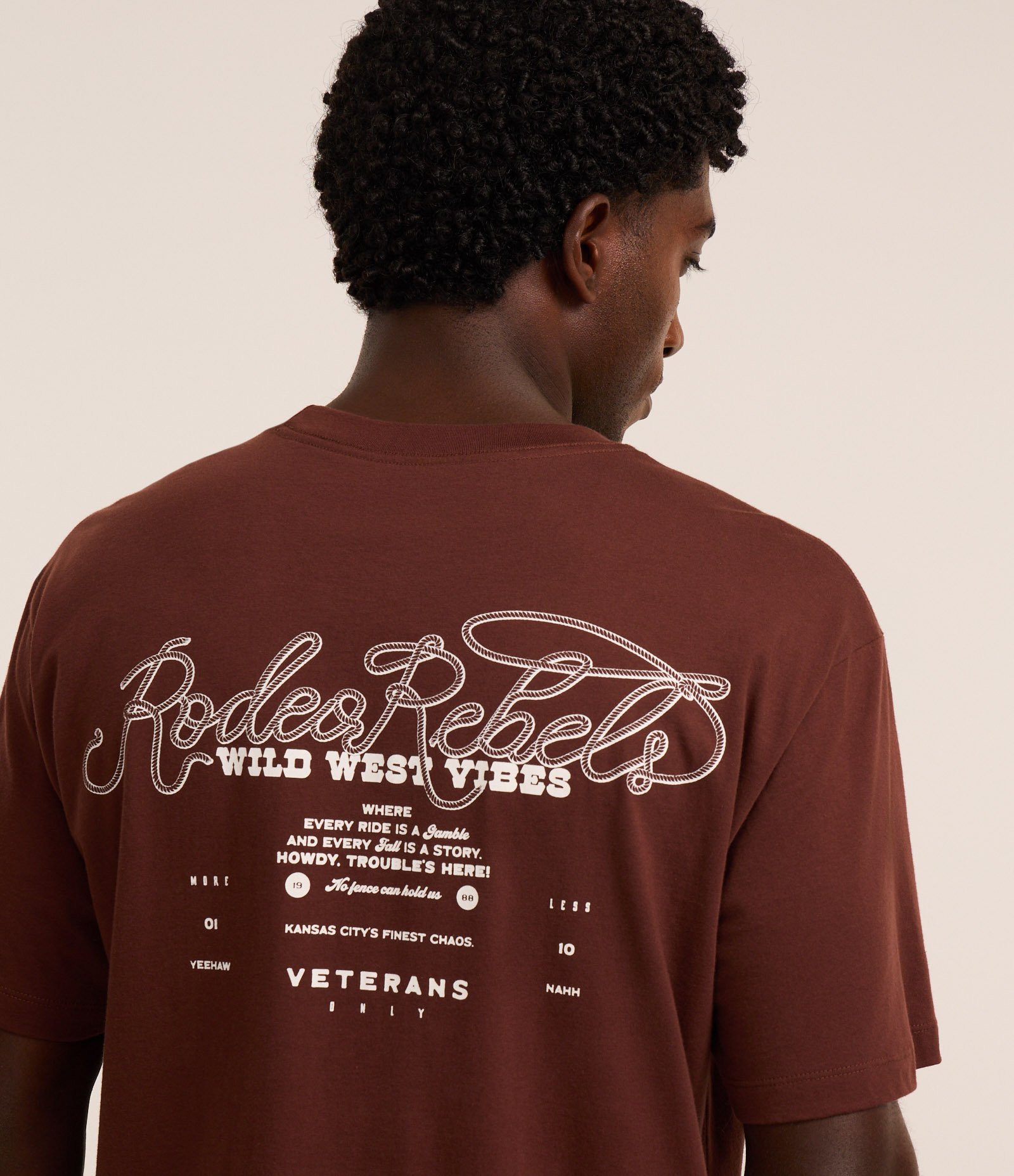 Camiseta Boxy em Algodão com Estampa Rodeo Rebels Marrom 3