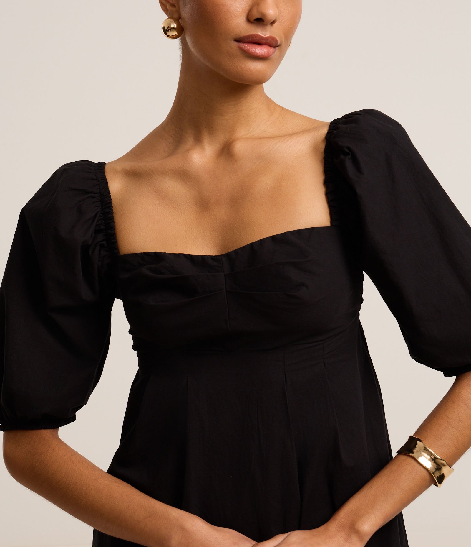 Vestido Curto em Tricoline com Manga 3/4 Bufante Preto 3