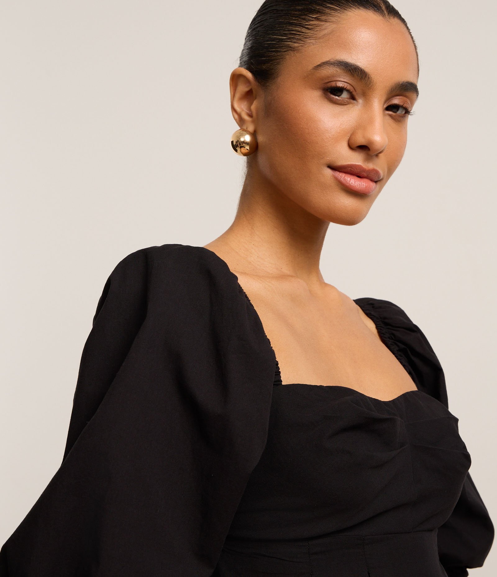 Vestido Curto em Tricoline com Manga 3/4 Bufante Preto 5