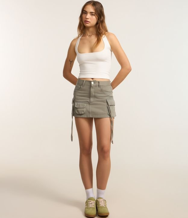 Mini Saia em Sarja com Bolsos Cargo e Fitilhos