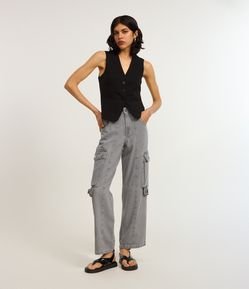 Calça Reta em Jeans com Recorte Frontal e Bolsos Cargo