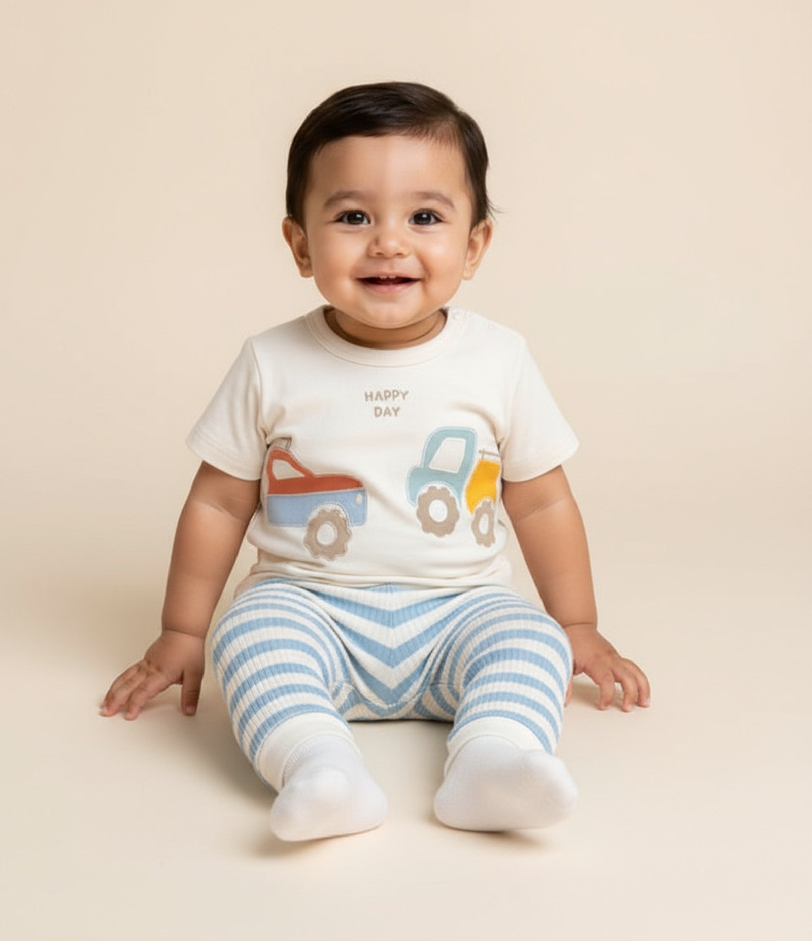 Conjunto Infantil em Moletinho com Estampa de Carrinhos e Listras - Tam 0 a 18 meses Off White 1