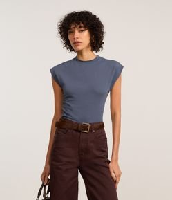 Blusa em Algodão com Gola Alta e Franzido na Lateral