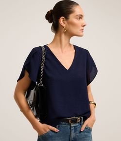 Blusa em Airflow com Manga Tulipa e Decote V