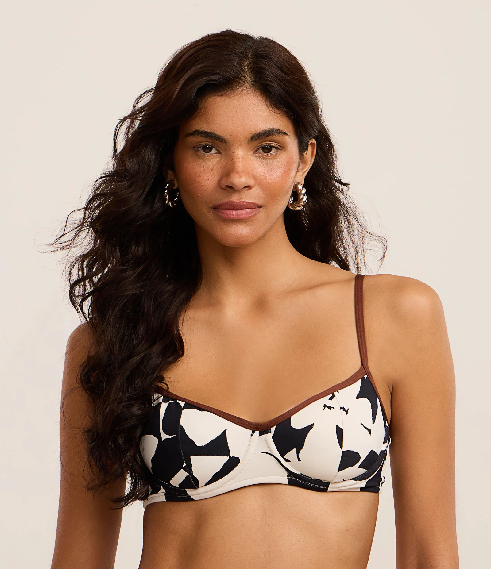 Biquíni Top Meia Taça com Estampa Floral Bicolor Preto/Branco 2