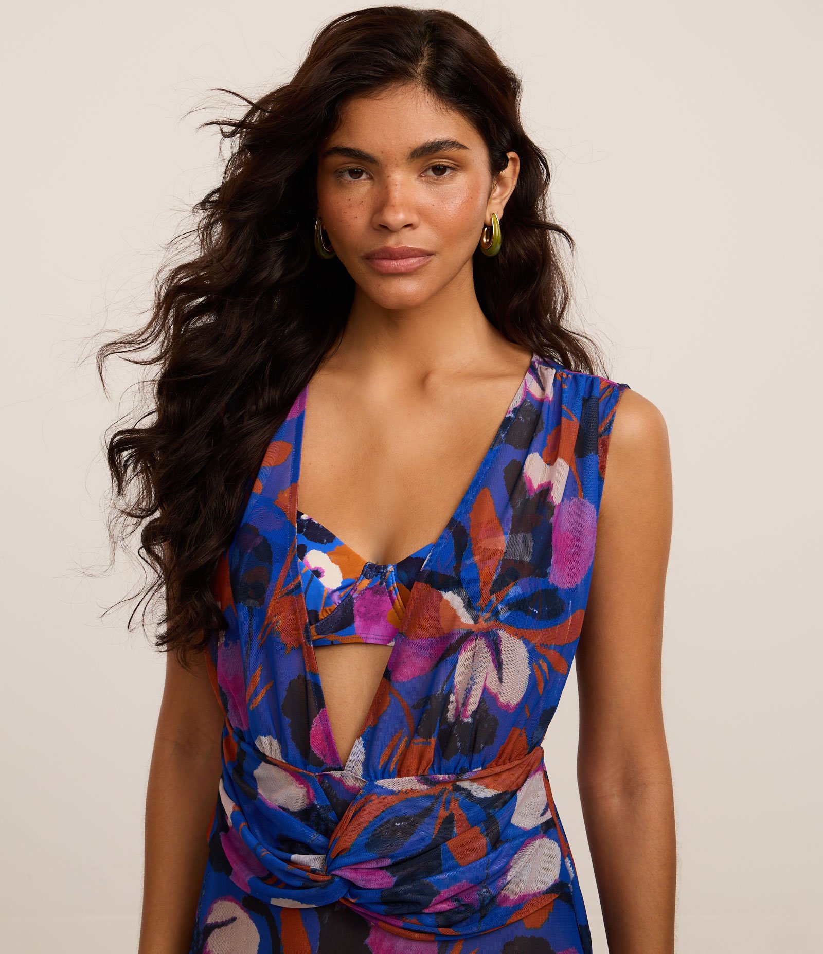 Saída de Praia Vestido Curto em Tule Floral com Torção Frontal Azul 3