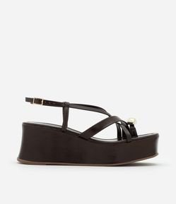 Sandália Flatform com Dedeira e Detalhe Bold