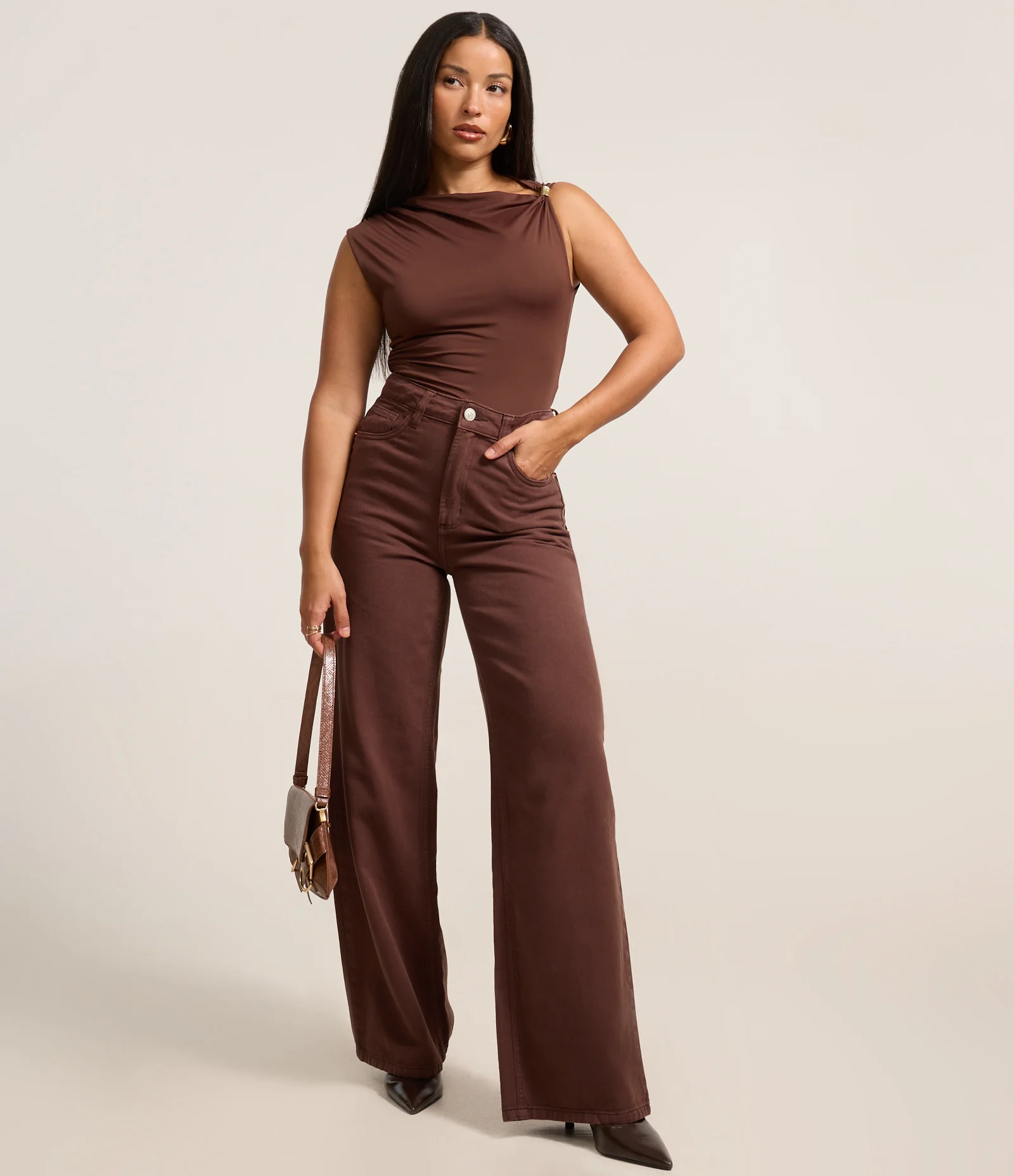 Blusa em Jersey com Aviamento no Ombro Marrom 2