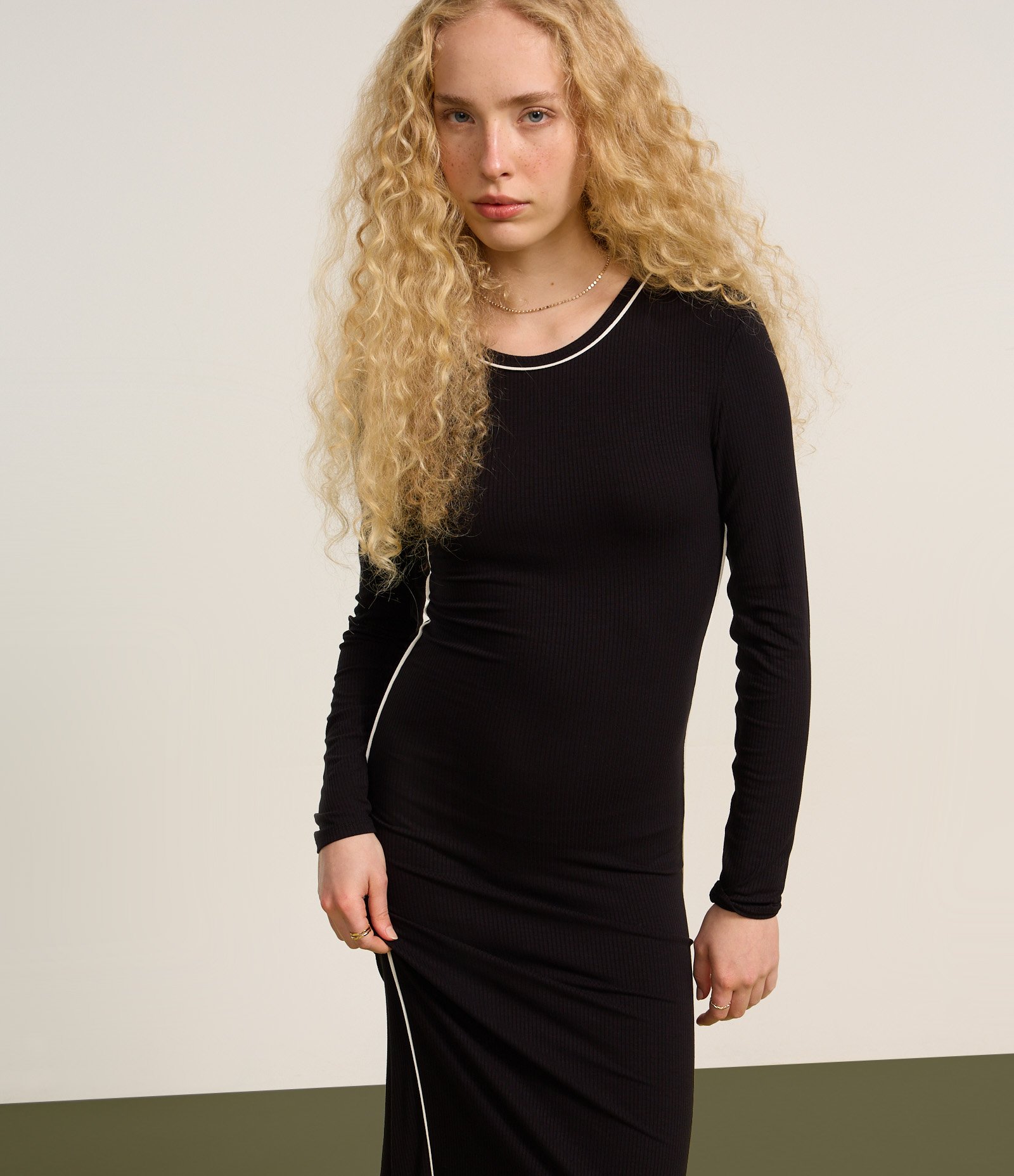 Vestido Long Midi em Ribana com Friso Contrastante Preto 5