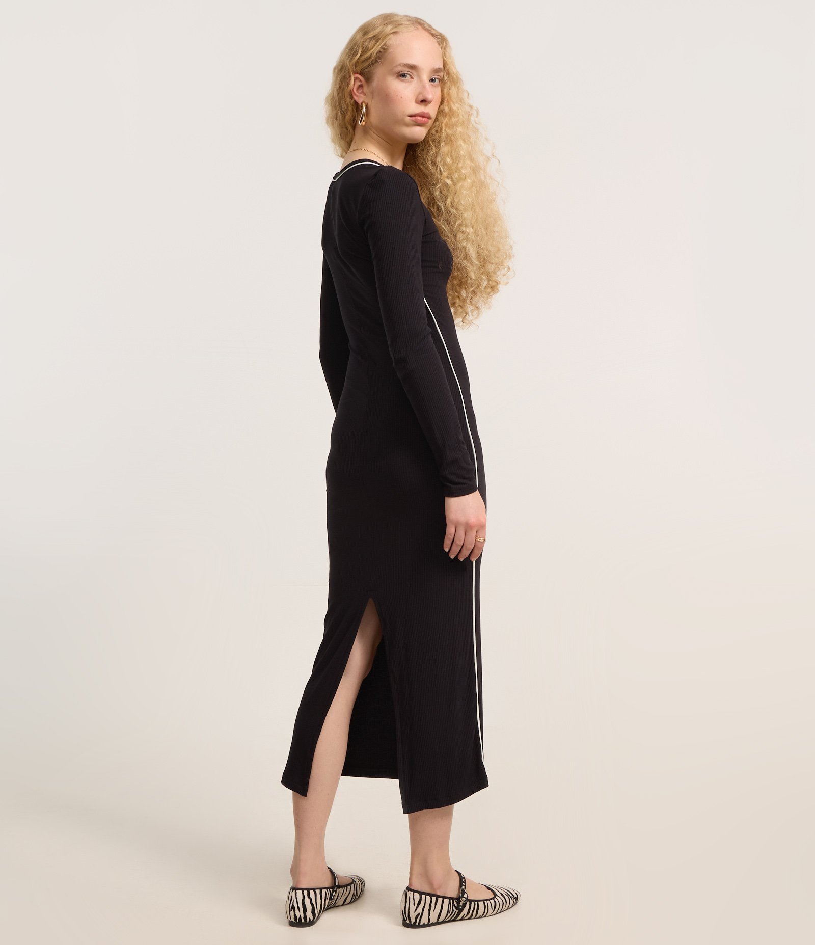 Vestido Long Midi em Ribana com Friso Contrastante Preto 4