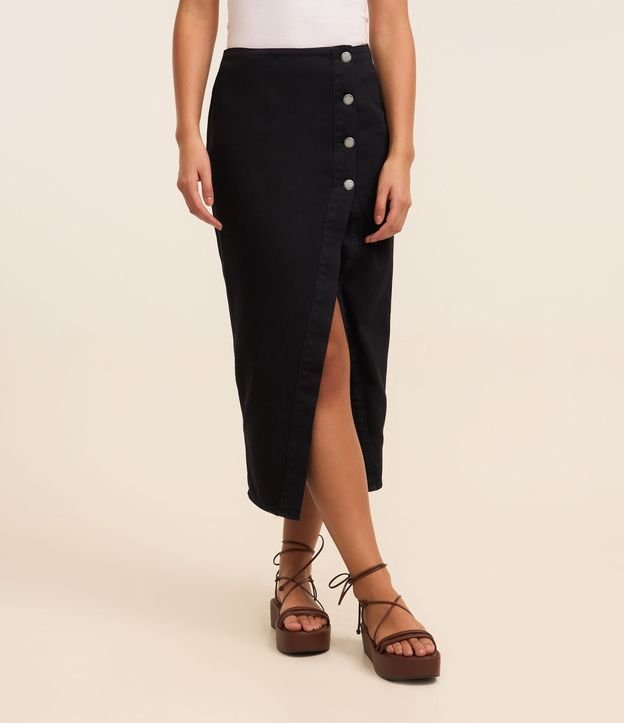 Saia Midi Jeans com Fechamento Deslocado e Fenda Lateral