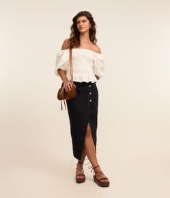 Saia Midi Jeans com Fechamento Deslocado e Fenda Lateral