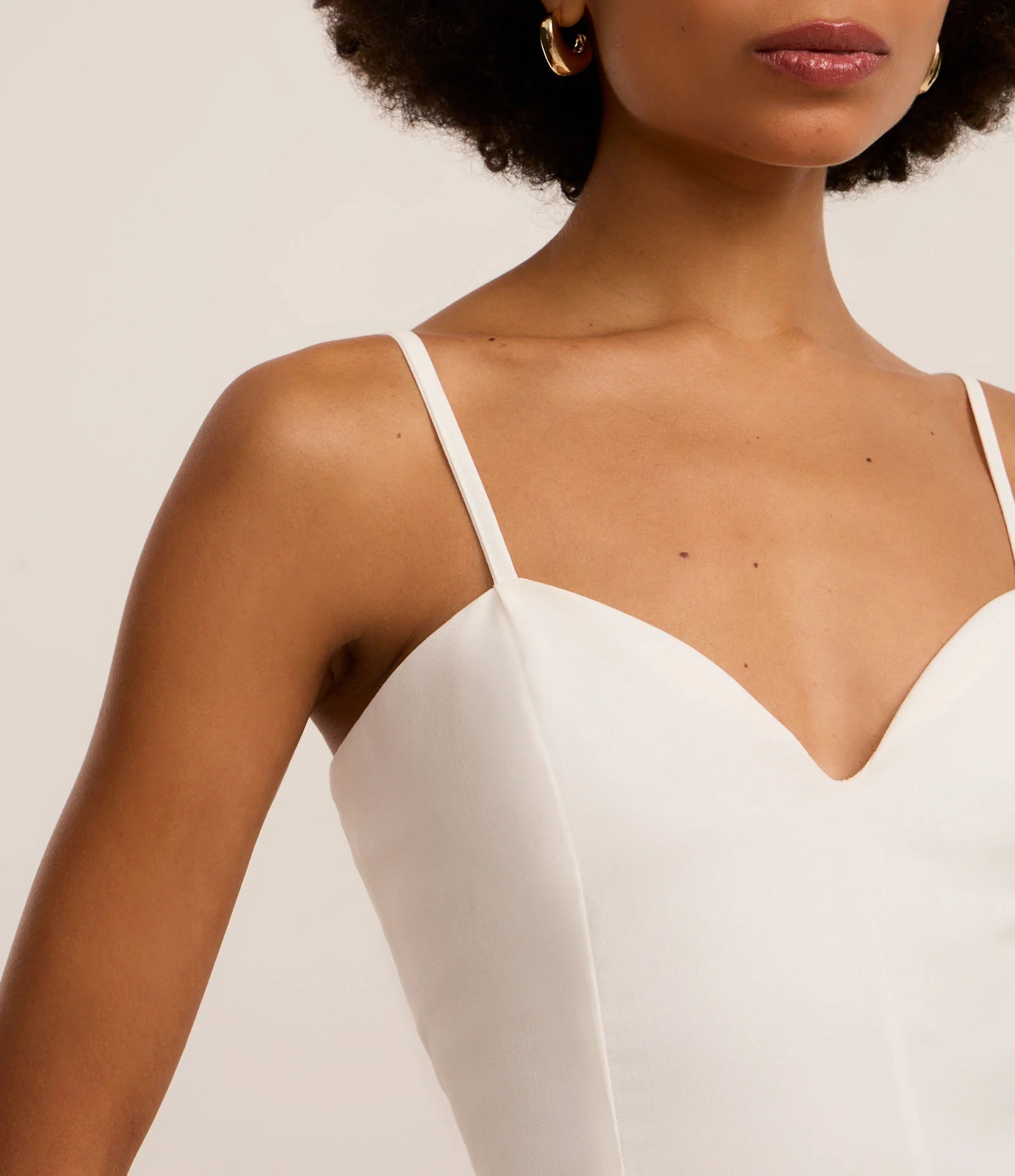 Vestido Curto em Alfaiataria com Decote Coração e Zíper nas Costas Branco 2