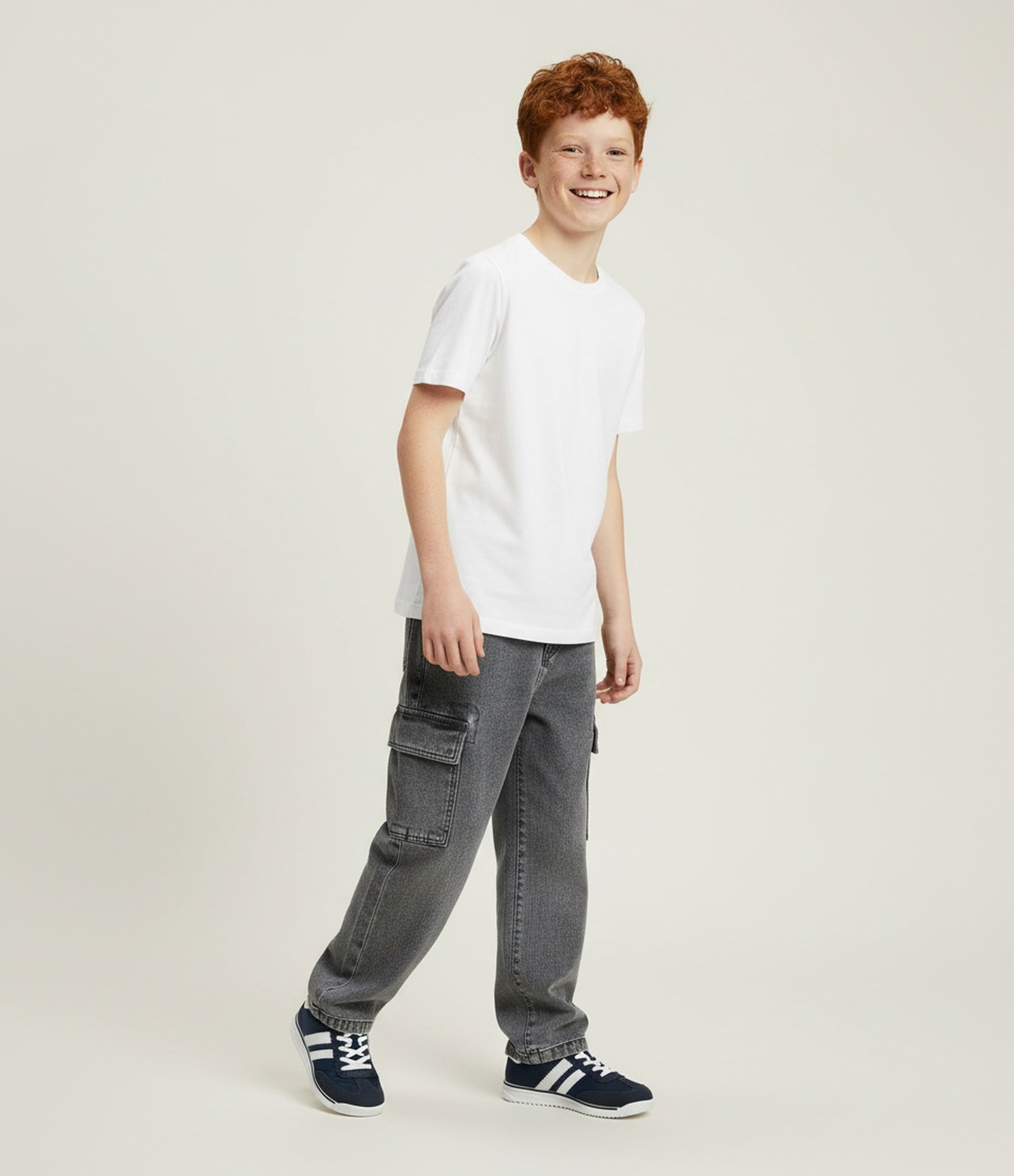 Calça Baggy Infantil em Jeans com Bolsos Cargo - Tam 5 a 14 Anos Cinza 2