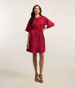 Vestido Evasê Curto com Manga Ampla e Amarração na Cintura