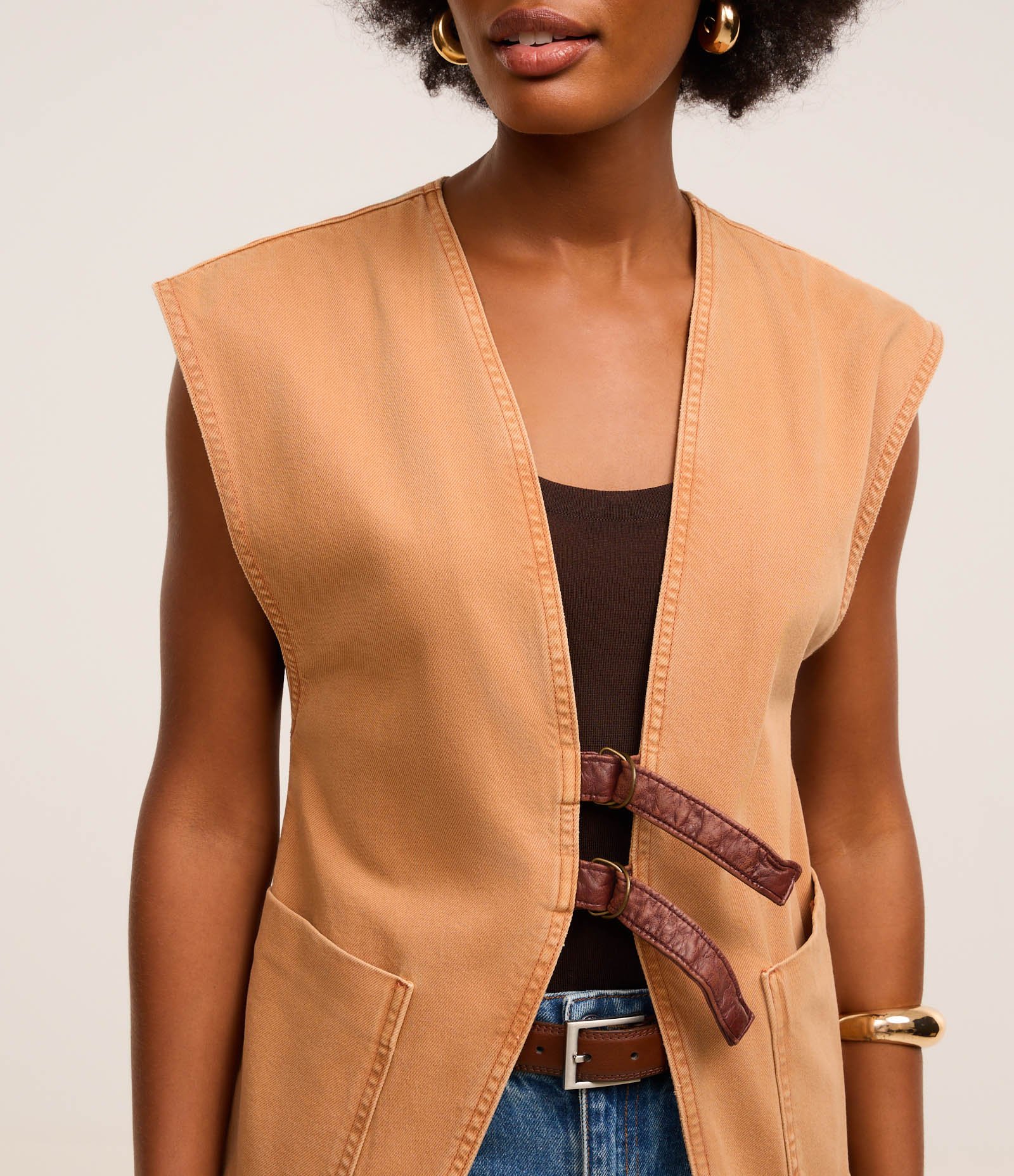 Colete Longo em Sarja com Cintos Frontais e Bolsos Marrom 3